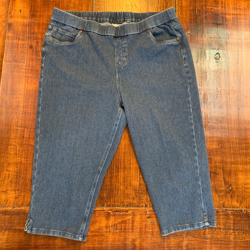 Soft knit Denim Pull-on Capris, Coldwater Creek, Medium Wash denim color size 16
